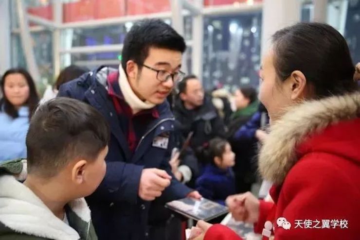 【报道】宿州市首届国际钢琴大师音乐会暨CA88艺术家宋思衡多媒体音乐会圆满成功。诤悠担