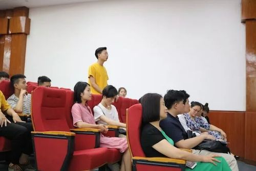 CA88艺术家石叔诚与特邀艺术家顾平受邀于成都大学东盟艺术学院、音乐与舞蹈学院艺术实践周开展公开课